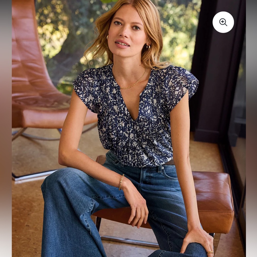 Evereve Flutter Top Navy & White